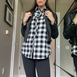 Cozy Black & white plaid shirt